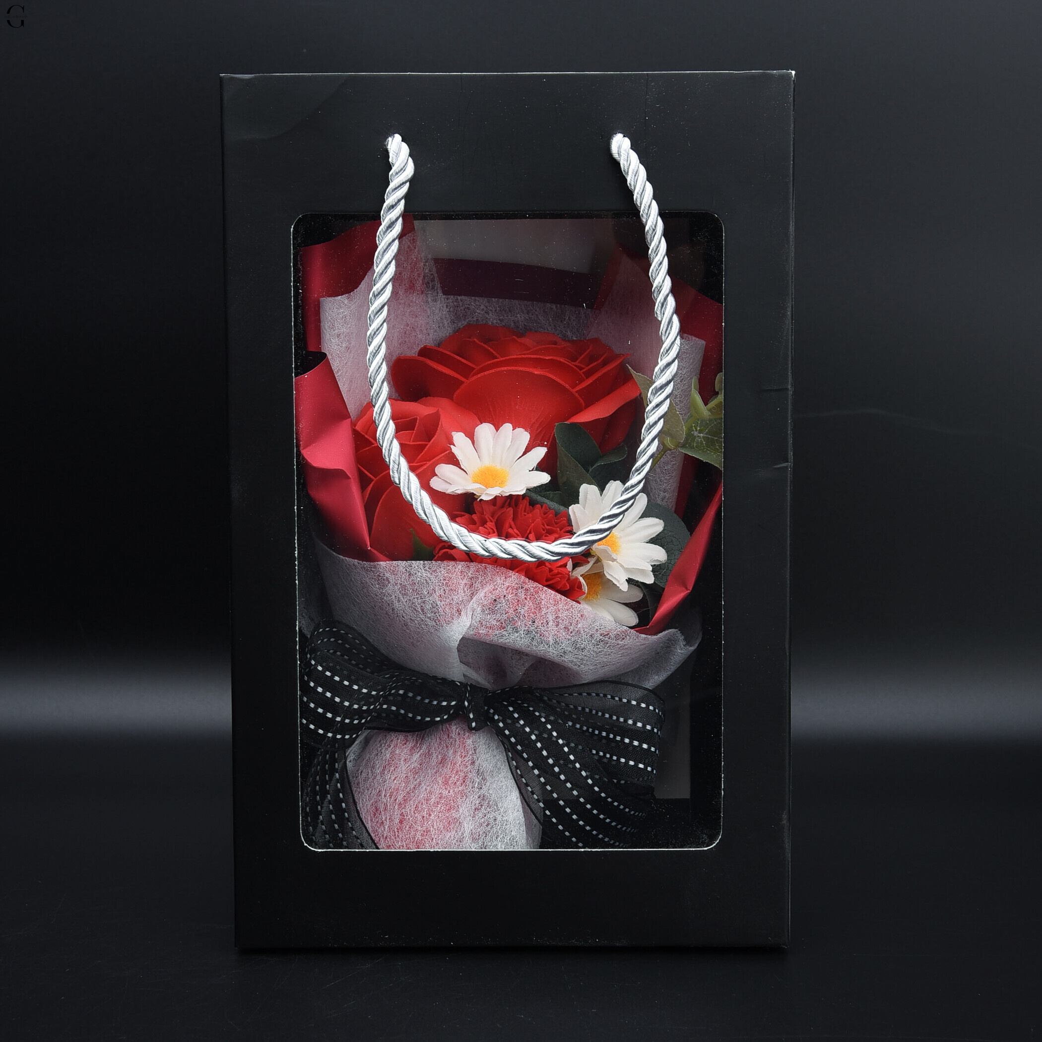 Подарунковий набір мильних квітів "Red Rose Box" — декоративний букет у коробці