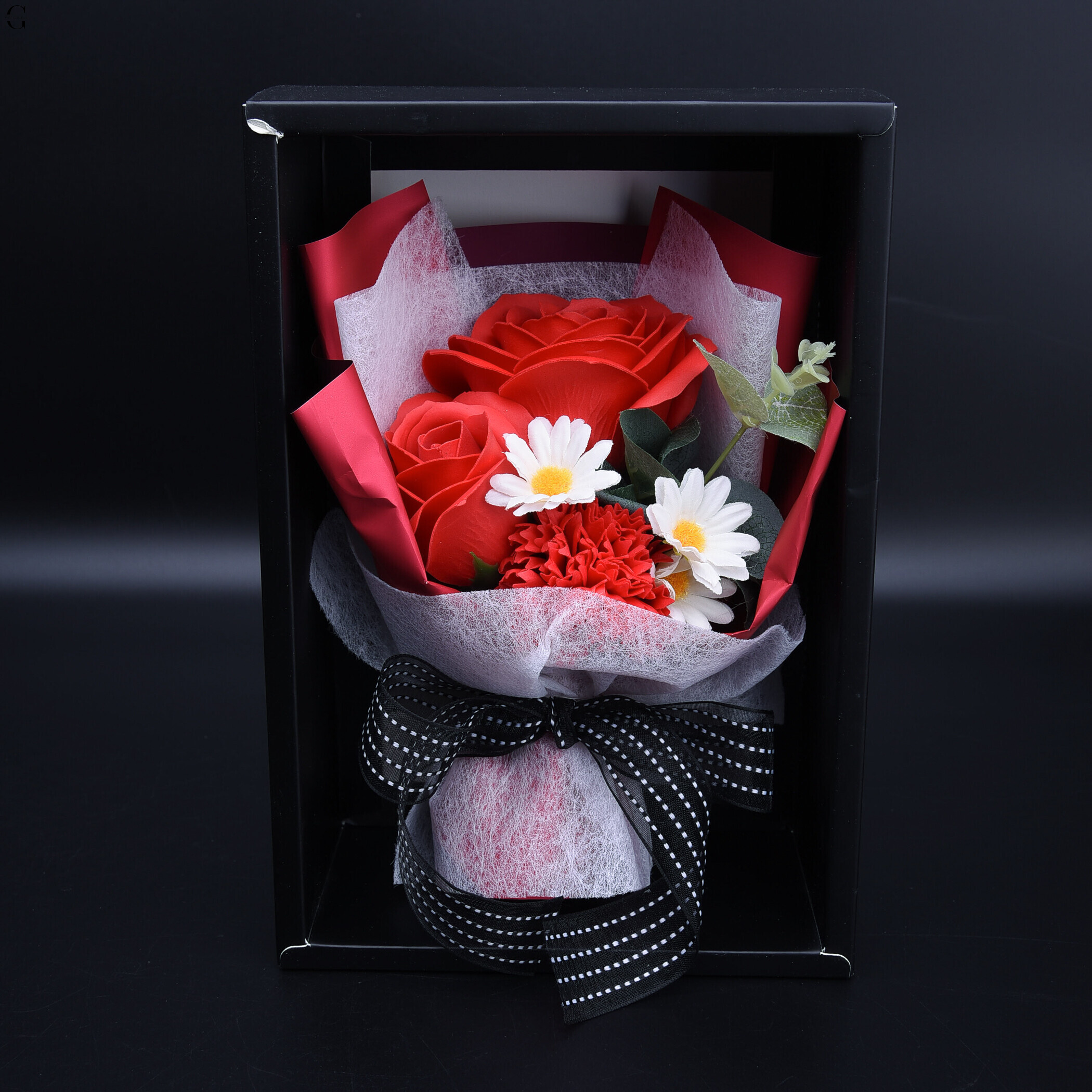 Подарунковий набір мильних квітів "Red Rose Box" — декоративний букет у коробці