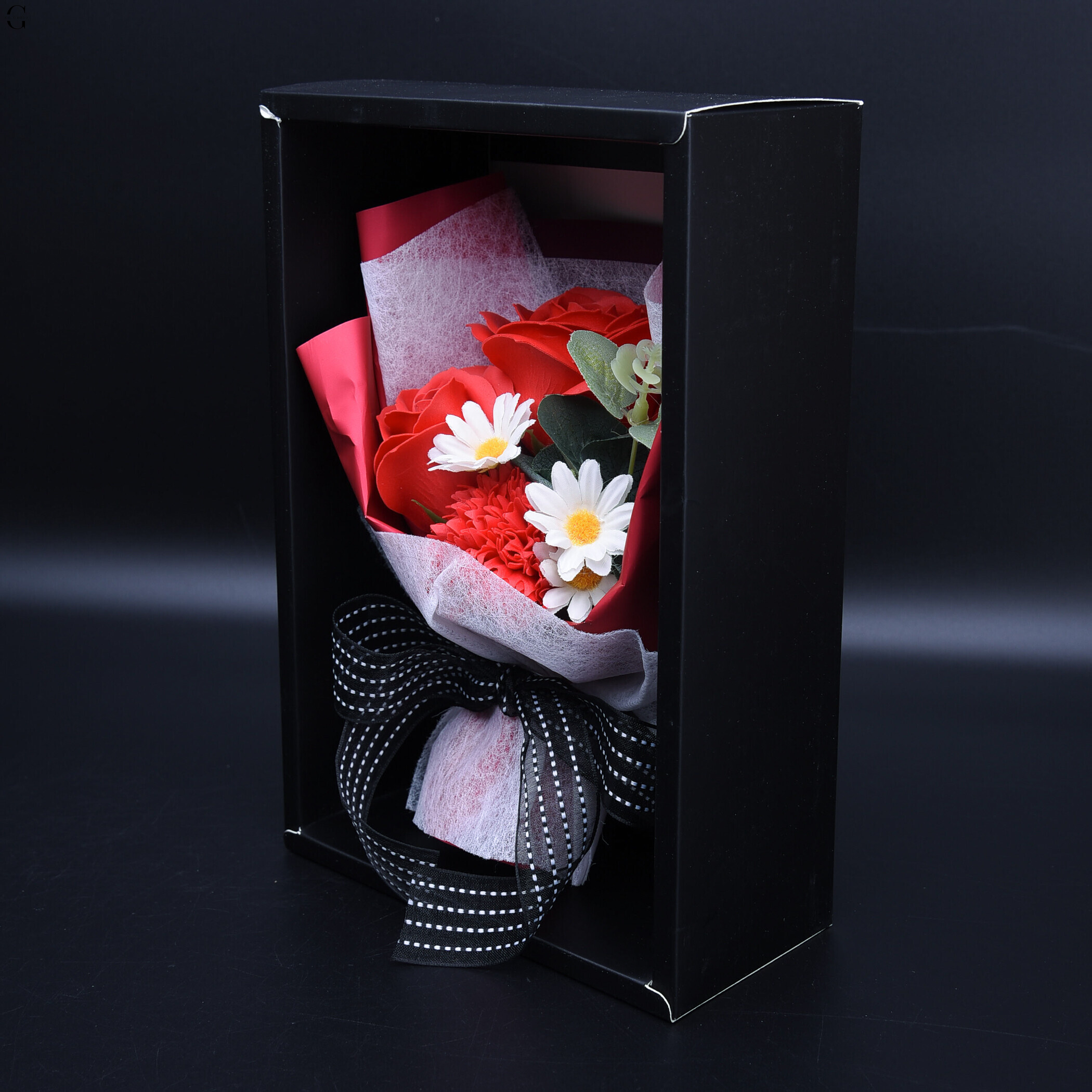 Подарунковий набір мильних квітів "Red Rose Box" — декоративний букет у коробці