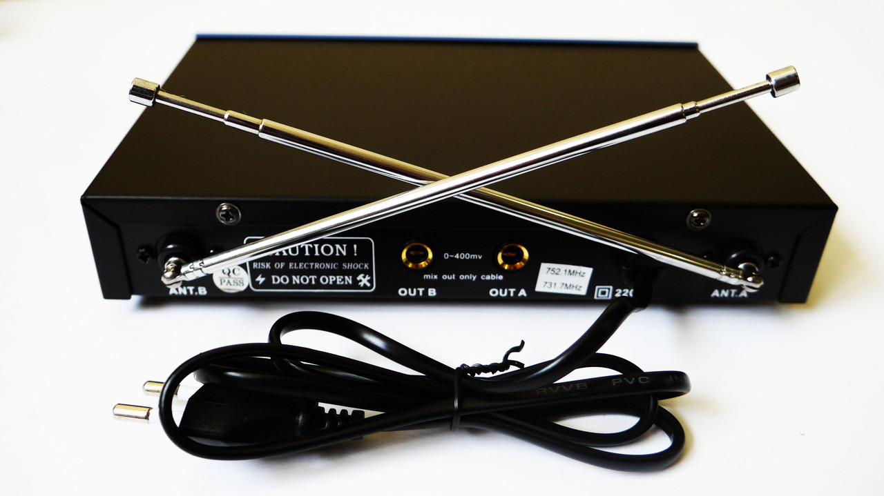 Беспроводной микрофон Behringer WM-501R