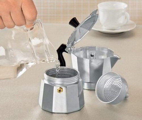 Гейзерна кофеварка на 6 чашок Benson BN-156